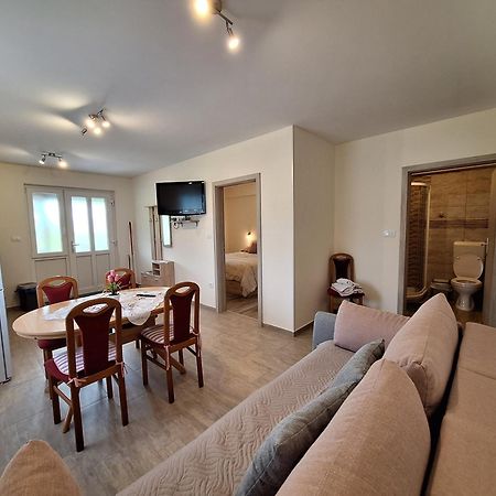 Apartma In Sobe Pilih Vipava Exterior foto