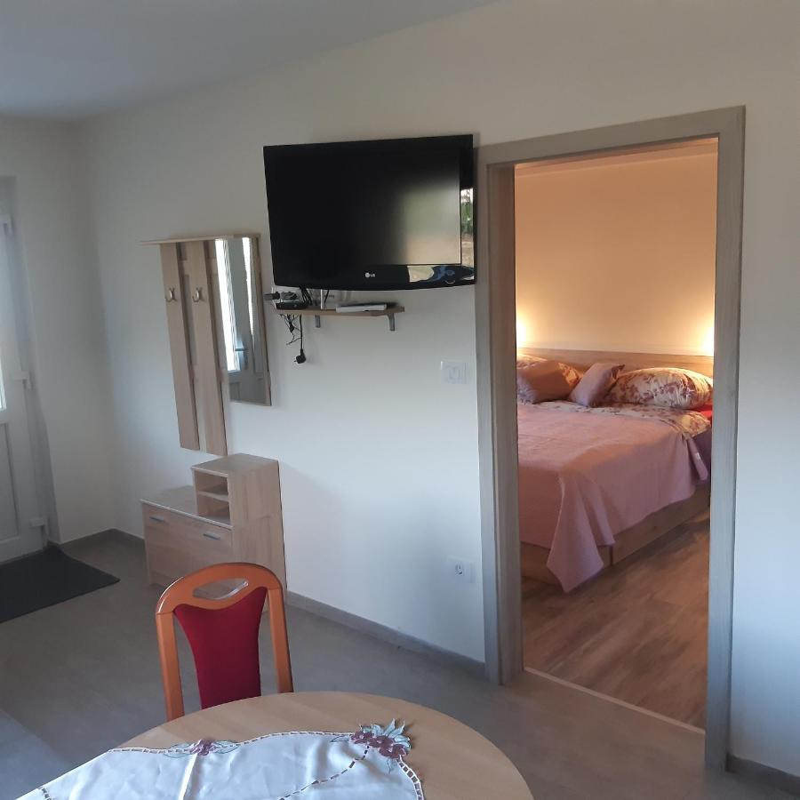 Apartma In Sobe Pilih Vipava Exterior foto