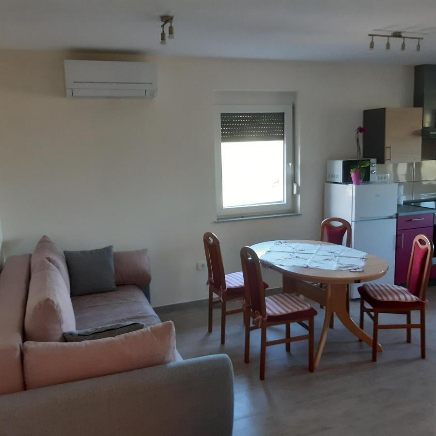 Apartma In Sobe Pilih Vipava Exterior foto