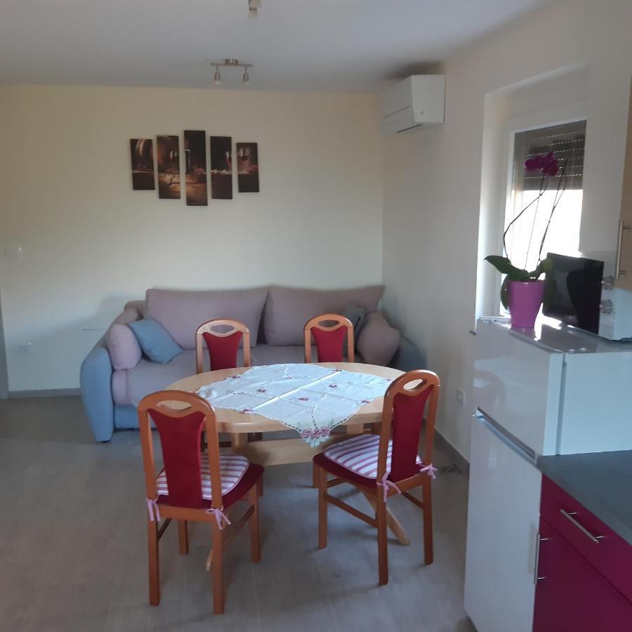 Apartma In Sobe Pilih Vipava Exterior foto