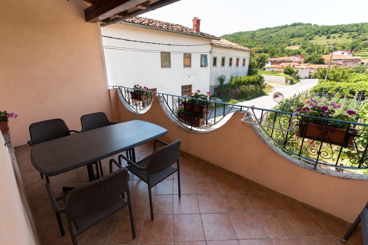 Apartma In Sobe Pilih Vipava Exterior foto