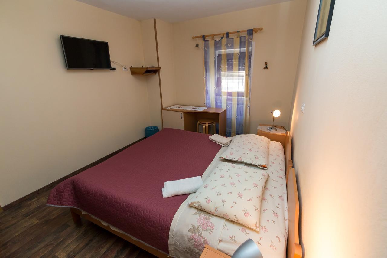 Bed and Breakfast Sobe In Apartma Pilih Vipava Exterior foto
